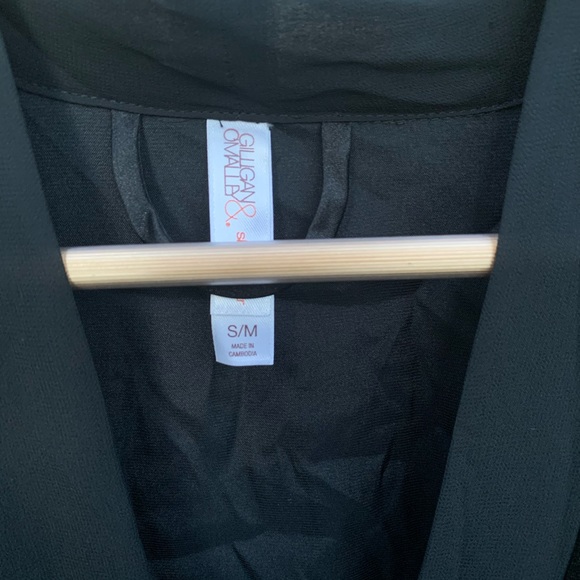 Black Robe - Picture 2 of 5